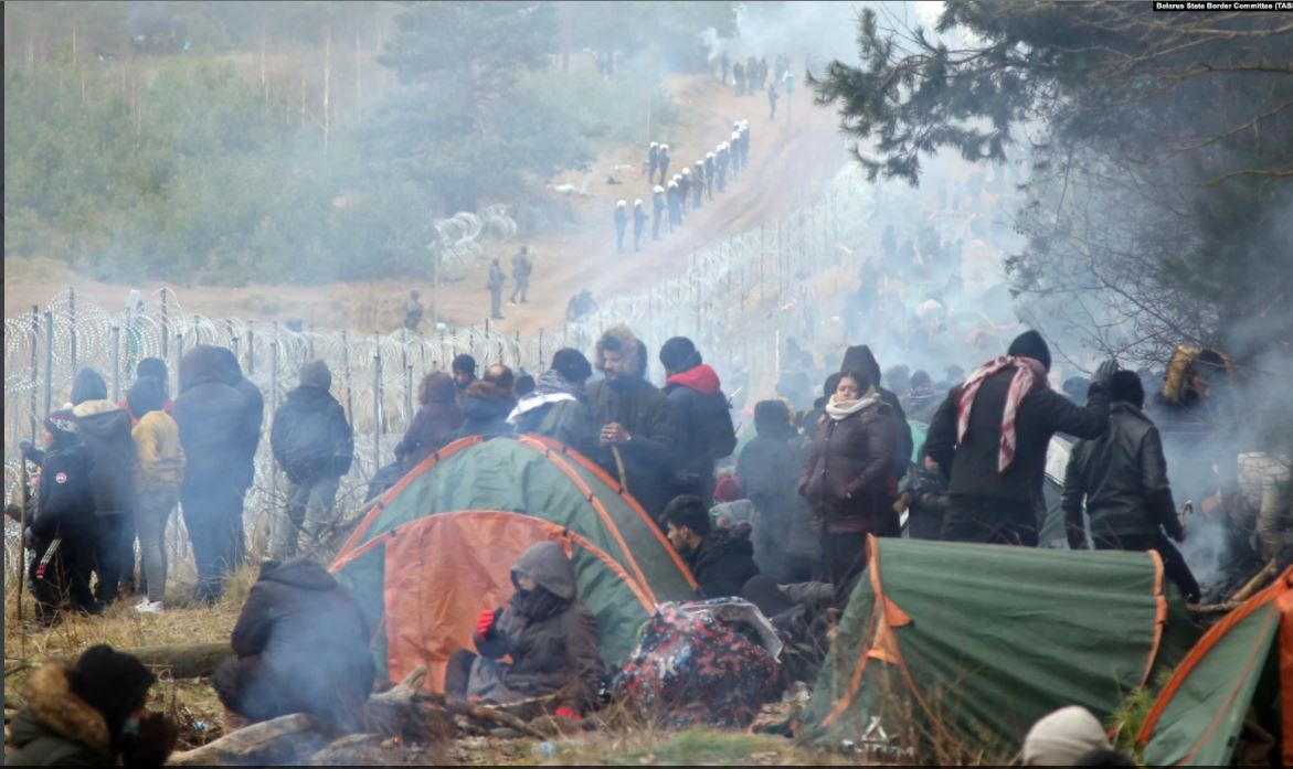 “Скоро нас будет еще больше, и ЕС сдастся”, – откровенное интервью мигранта на границе Польши и Беларуси (ВИДЕО)