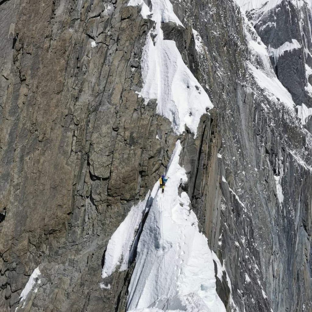 Украинские альпинисты первыми в истории поднялись на неприступную вершину в Гималаях (ФОТО) 7