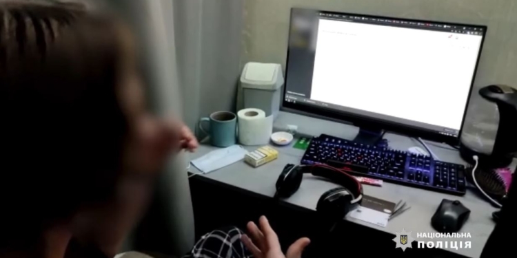 Еще один юный гений создал фейковую «Дію». Его квартиру полиция брала штурмом (ВИДЕО)