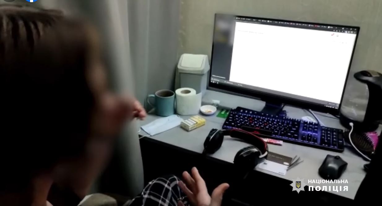 Еще один юный гений создал фейковую «Дію». Его квартиру полиция брала штурмом (ВИДЕО)