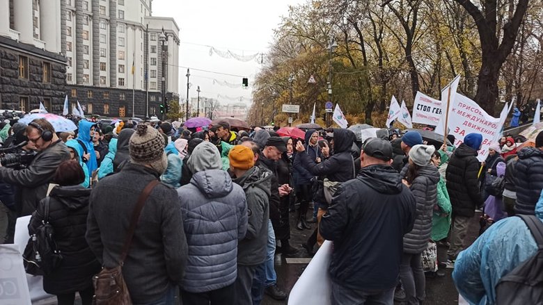 В Киеве "антивакцинаторы" заблокировали движение в правительственном квартале (ФОТО, ВИДЕО) 6