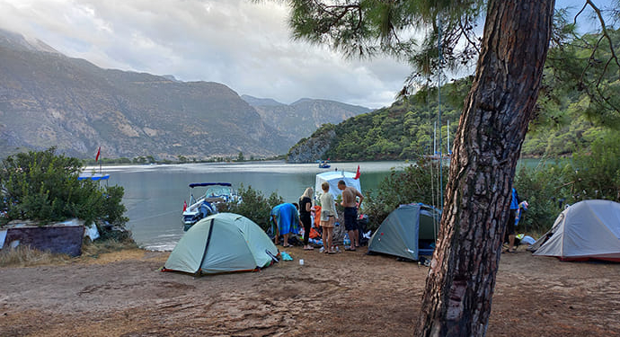 Турист из Украины покончил с собой в Турции – всю группу 3 недели не выпускают из страны