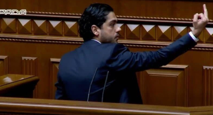 В Раде Леросу отключили микрофон, он показал Зеленскому средний палец (ВИДЕО)