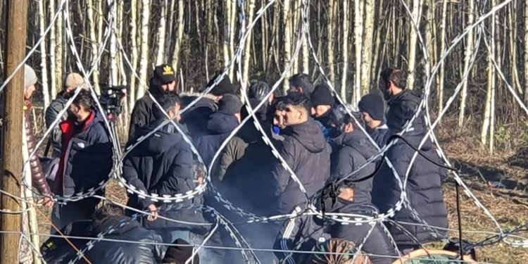 Две группы мигрантов прорвали польскую границу (ВИДЕО)