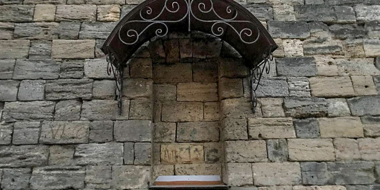 В Николаеве на  Ингульском спуске украли икону, установленную “неизвестным лицом” (ФОТО)