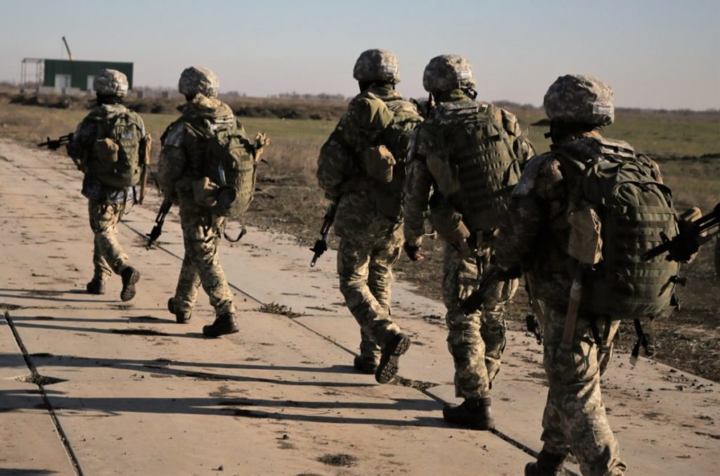 «Лазертаг» и стандарты НАТО: курсанты николаевской Школы морского пехотинца отработали тактику боя в городе (ФОТО) 17
