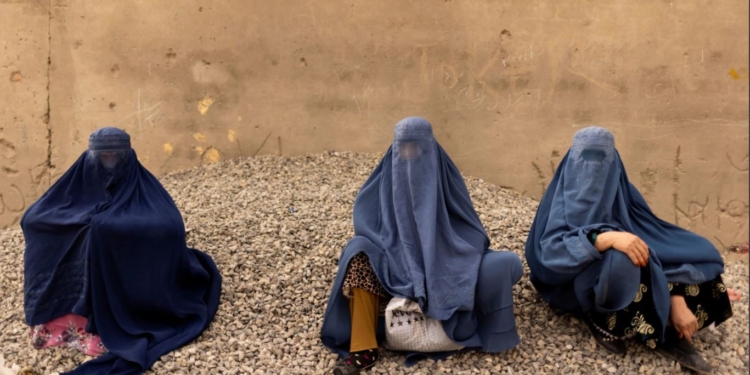 Папа может все, что угодно. В Афганистане женщинам запретили сниматься в кино и сериалах