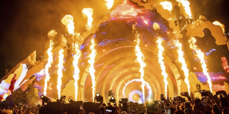 В Техасе в давке на выступлении рэпера погибли 8 человек