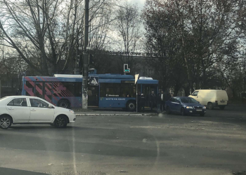 В Николаеве “обновили” в ДТП только что купленный троллейбус (ВИДЕО)