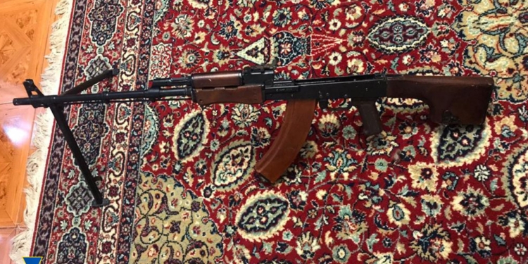 Рядом с границами с РФ и Беларусью СБУ обнаружило тайники с оружием – с гушителями и оптикой. И тепловизоры (ФОТО)