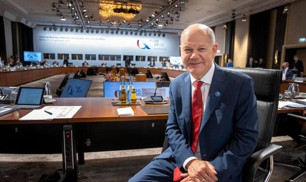 В Германии договорились о коалиции, Меркель заменит Шольц. Кто он?