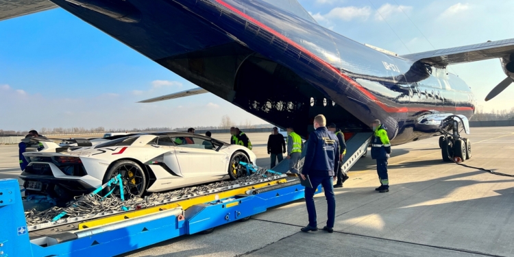 Украина передала Германии Rolls Royce и Lamborghini – они фигурируют в деле о мошенничестве (ФОТО, ВИДЕО)