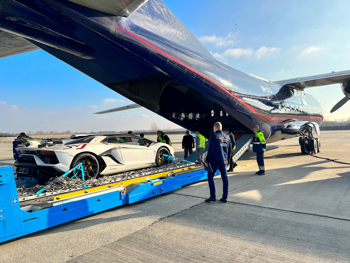 Украина передала Германии Rolls Royce и Lamborghini – они фигурируют в деле о мошенничестве (ФОТО, ВИДЕО)