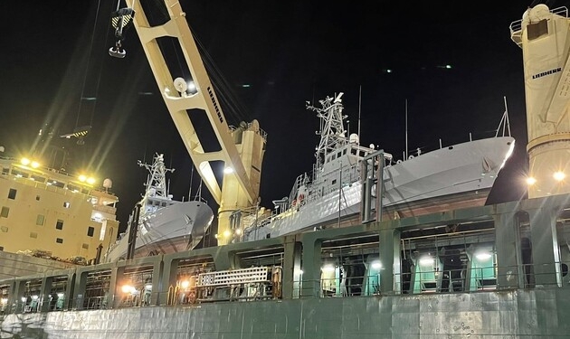 На фоне новостей об агрессии РФ. В Украину из США идет корабль с 2 катерами береговой охраны