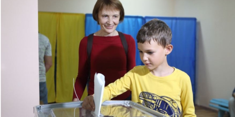 Подготовка к выборам. В “Слуге народа” обсуждают снижение избирательного возраста до 16 лет