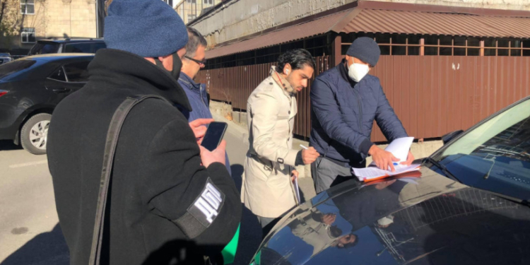 Средний палец в адрес Зеленского может стоить Леросу 5 лет ограничения свободы, – ГБР предъявила подозрение