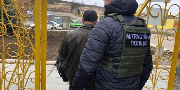 На свободу, но не в Украине. Из Николаева отправят в Молдову экс-заключенного (ФОТО)