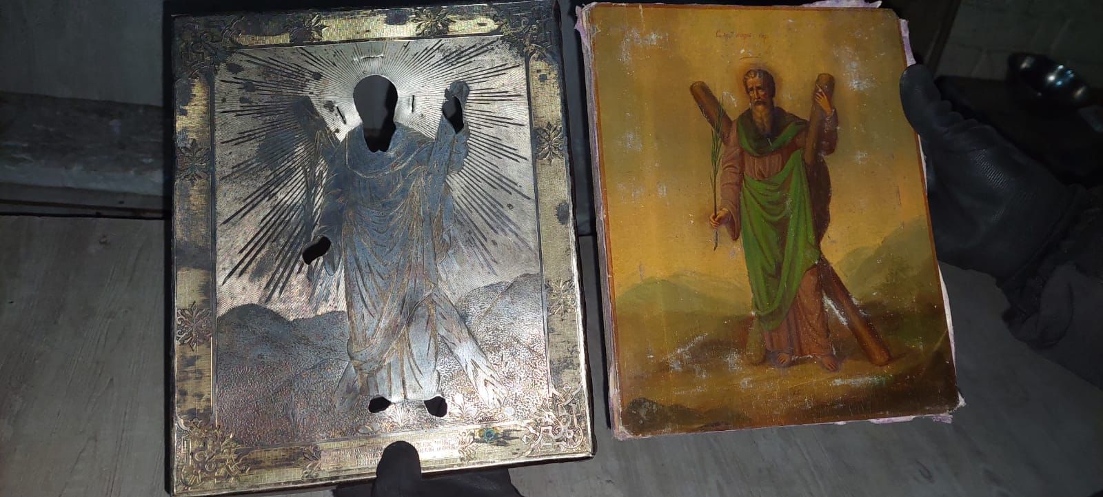 С панцирем на спине. Украинец пытался вывезти в РФ старинную икону, посуду с клеймом Фаберже и автограф Дали (ФОТО, ВИДЕО)