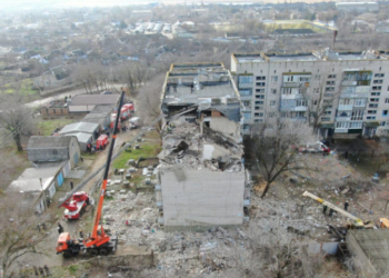 Под завалами дома в Новой Одессе обнаружили женщину без сознания (ФОТО)