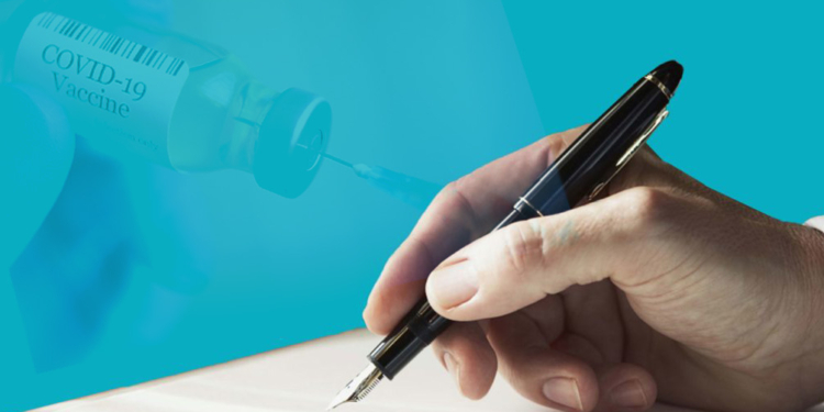 Педагоги просят перенести на месяц запрет на профессию для невакцинированных учителей