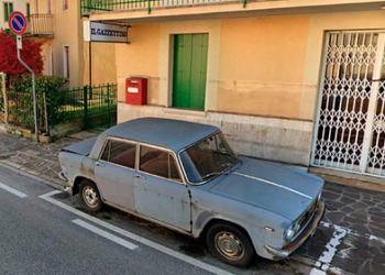 Брошенный на улице автомобиль через полвека стал памятником