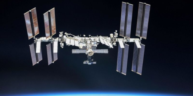 Россия испытала противоспутниковое оружие: НАСА заявила, что обломки сбитого спутника угрожают безопасности астронавтов МКС