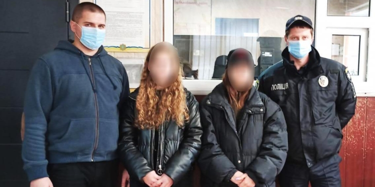 Хотели посмотреть на лучшую жизнь: 16-летних беглянок из Николаевской области полицейские разыскали в столице