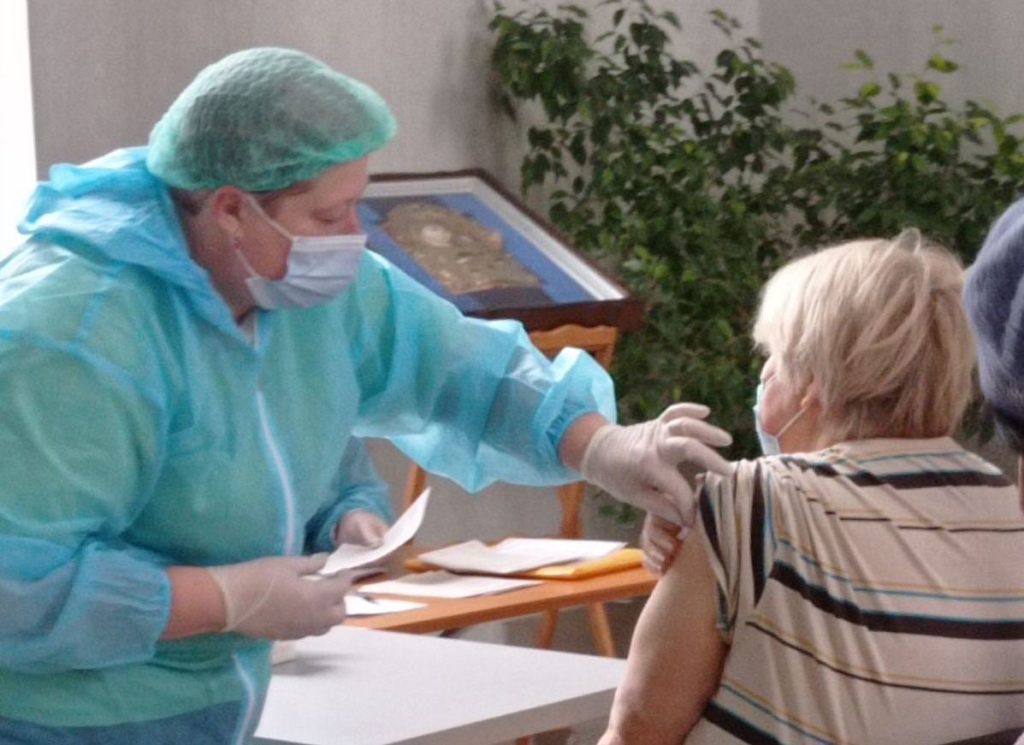 В Южноукраинске пункт вакцинации работал в храме УГКЦ (ФОТО) 13
