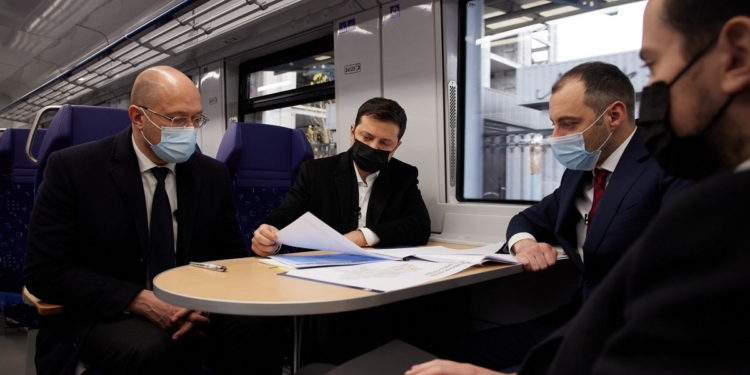 Большая стройка дошла до железной дороги. Откуда деньги, кто сколько заработает (ФОТО, ВИДЕО, ИНФОГРАФИКА)