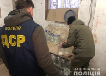 В Николаеве силовики прекратили работу 4 цехов по производству алкогольного фальсификата (ФОТО, ВИДЕО)