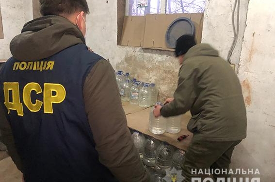 В Николаеве силовики прекратили работу 4 цехов по производству алкогольного фальсификата (ФОТО, ВИДЕО)