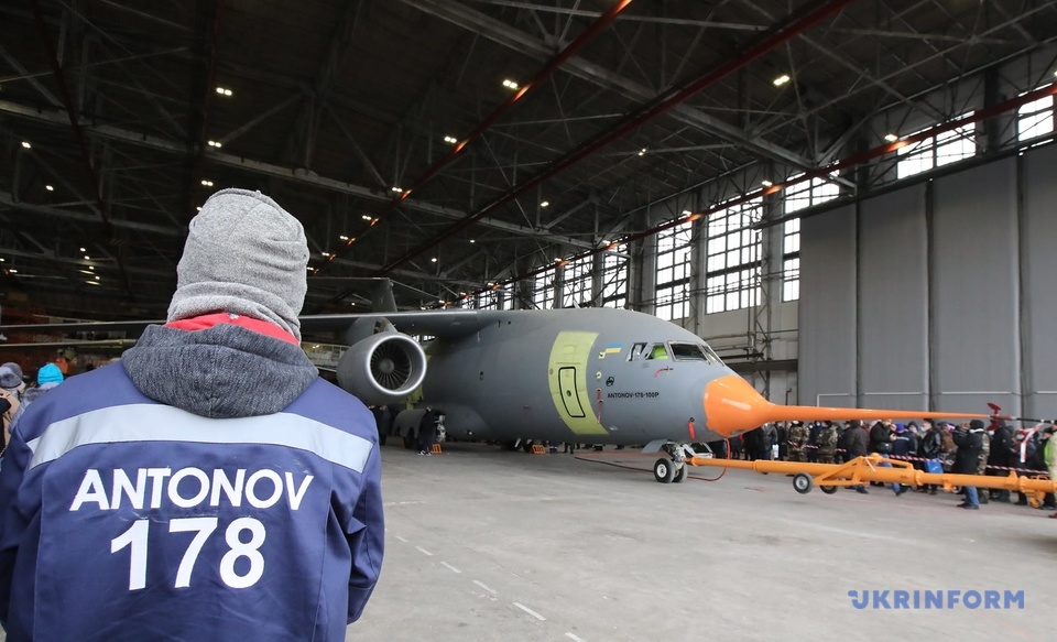 "Антонов" показал серийный военно-транспортный самолет Ан-178-100Р (ФОТО, ВИДЕО) 1