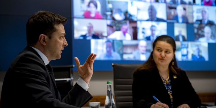 Зеленский по видеосвязи пообщался с американскими сенаторами и конгрессменами. О чем говорили?