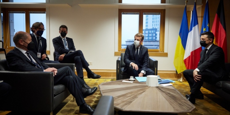 Донбасс и нормандский формат: о чем говорил Зеленский с Шольцем и Макроном