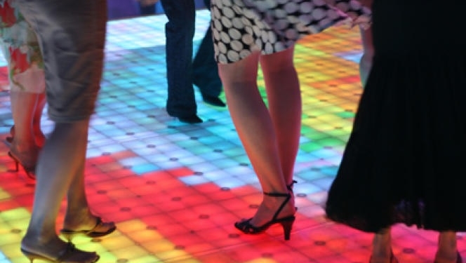 Во Франции на 4 недели запретили танцевать