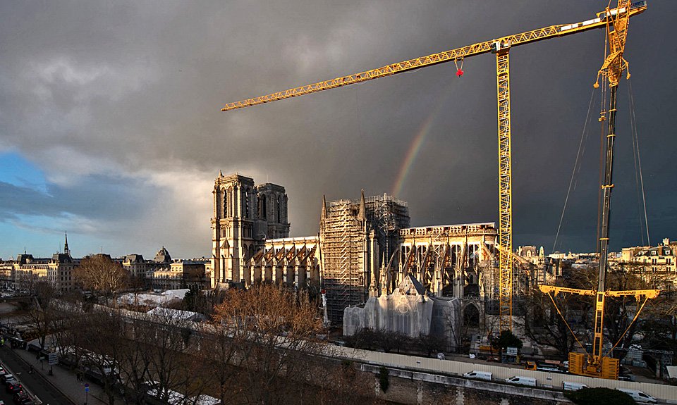 Во Франции вспыхнул конфликт из-за интерьеров собора Нотр-Дам - проект обновления называют «политкорректным Диснейлендом» 1