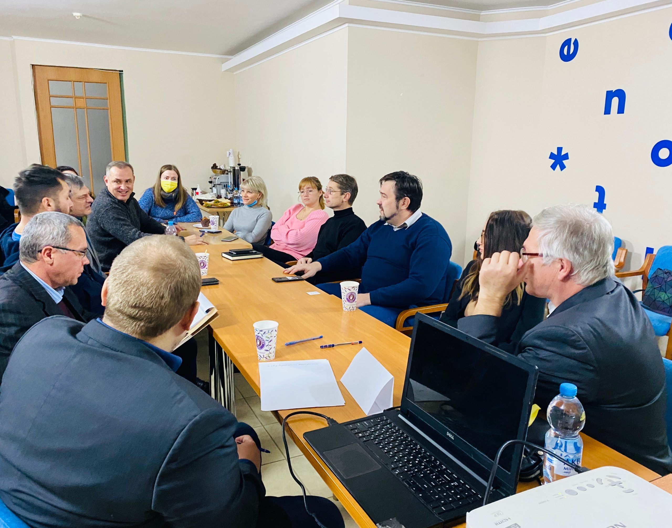 Почти 11% опрошенных жителей южной Украины лично сталкивались с подкупом на выборах – результаты презентованного в Николаеве опроса (ФОТО)