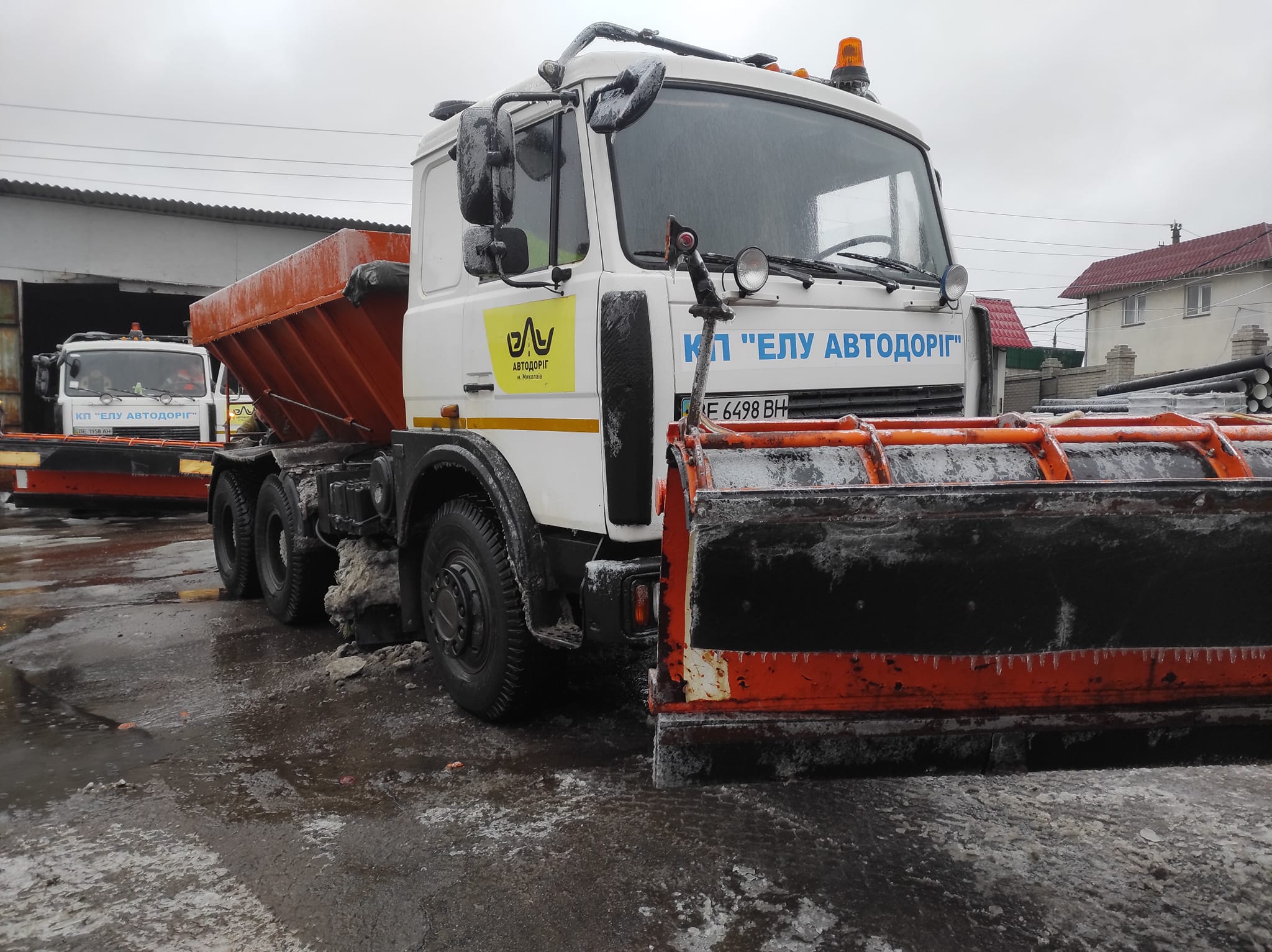 «ЭЛУ автодорог» Николаева заверяет: работает с ночи (ФОТО)