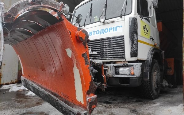 На дороги Николаева уже высыпали 99 тонн соли (ФОТО)