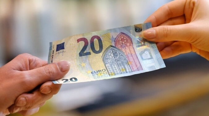 В Латвии стимулируют вакцинацию пожилых выплатой ежемесячного пособия в 20 евро