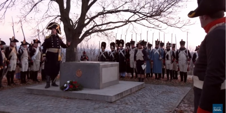 Реконструкцию битвы при Аустерлице снова отменили из-за пандемии. Но любители истории у «Могилы мира» все же собрались (ВИДЕО)