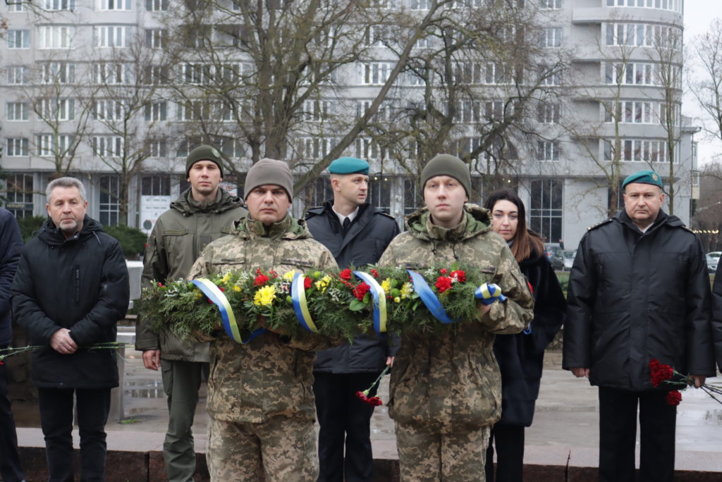 В Николаеве почтили память защитников, отдавших свою жизнь за Украину (ФОТО) 2