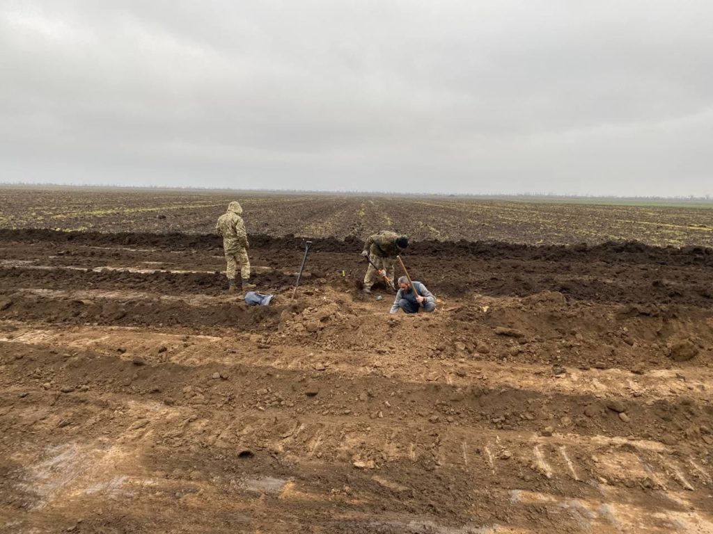 На Николаевщине впервые за последние 8 лет провели исследование кургана, оказавшегося в зоне застройки (ФОТО) 19