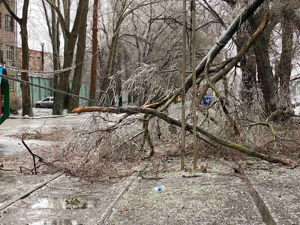 В Николаеве - более 10 обрывов контактной сети городского электротранспорта: ремонтники работают (ФОТО) 20