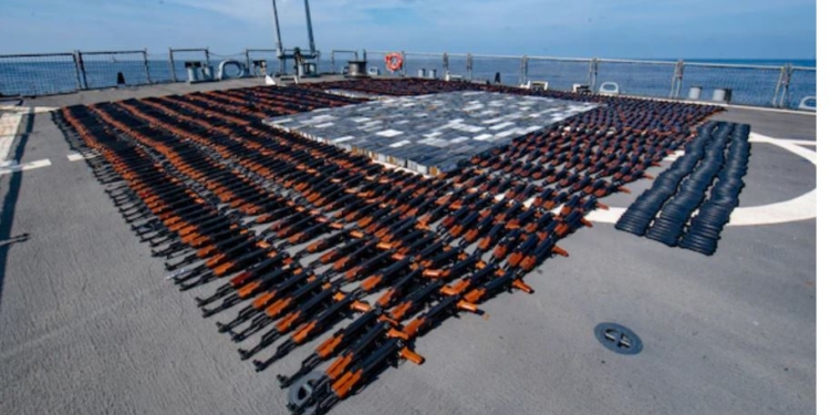 Американцы задержали судно без гражданства с российским оружием и затопили его