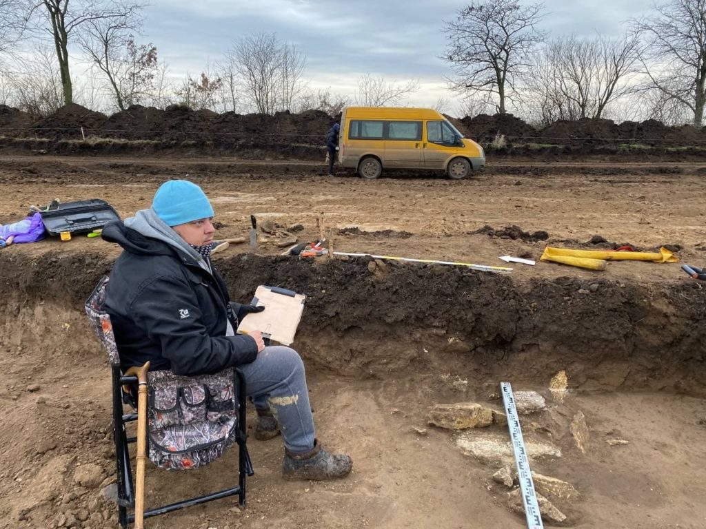 На Николаевщине впервые за последние 8 лет провели исследование кургана, оказавшегося в зоне застройки (ФОТО) 24