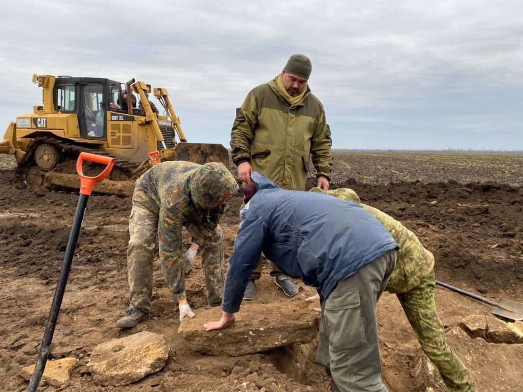 На Николаевщине впервые за последние 8 лет провели исследование кургана, оказавшегося в зоне застройки (ФОТО) 27