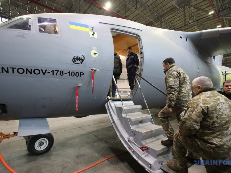 «Антонов» показал серийный военно-транспортный самолет Ан-178-100Р (ФОТО, ВИДЕО)