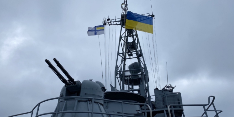 Украинский СДК «Юрий Олефиренко» провел учения типа PASSEX с французским фрегатом Auvergne (ФОТО)