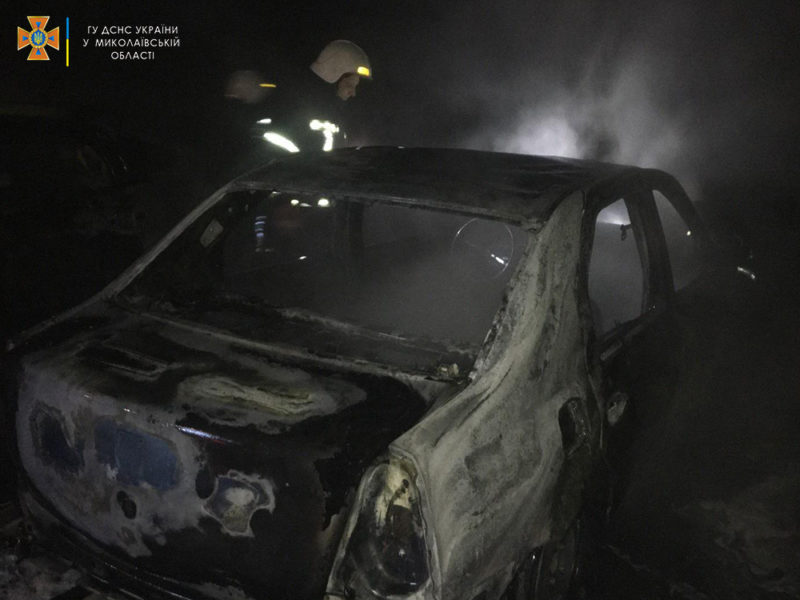 За ночь на Намыве сгорело два автомобиля